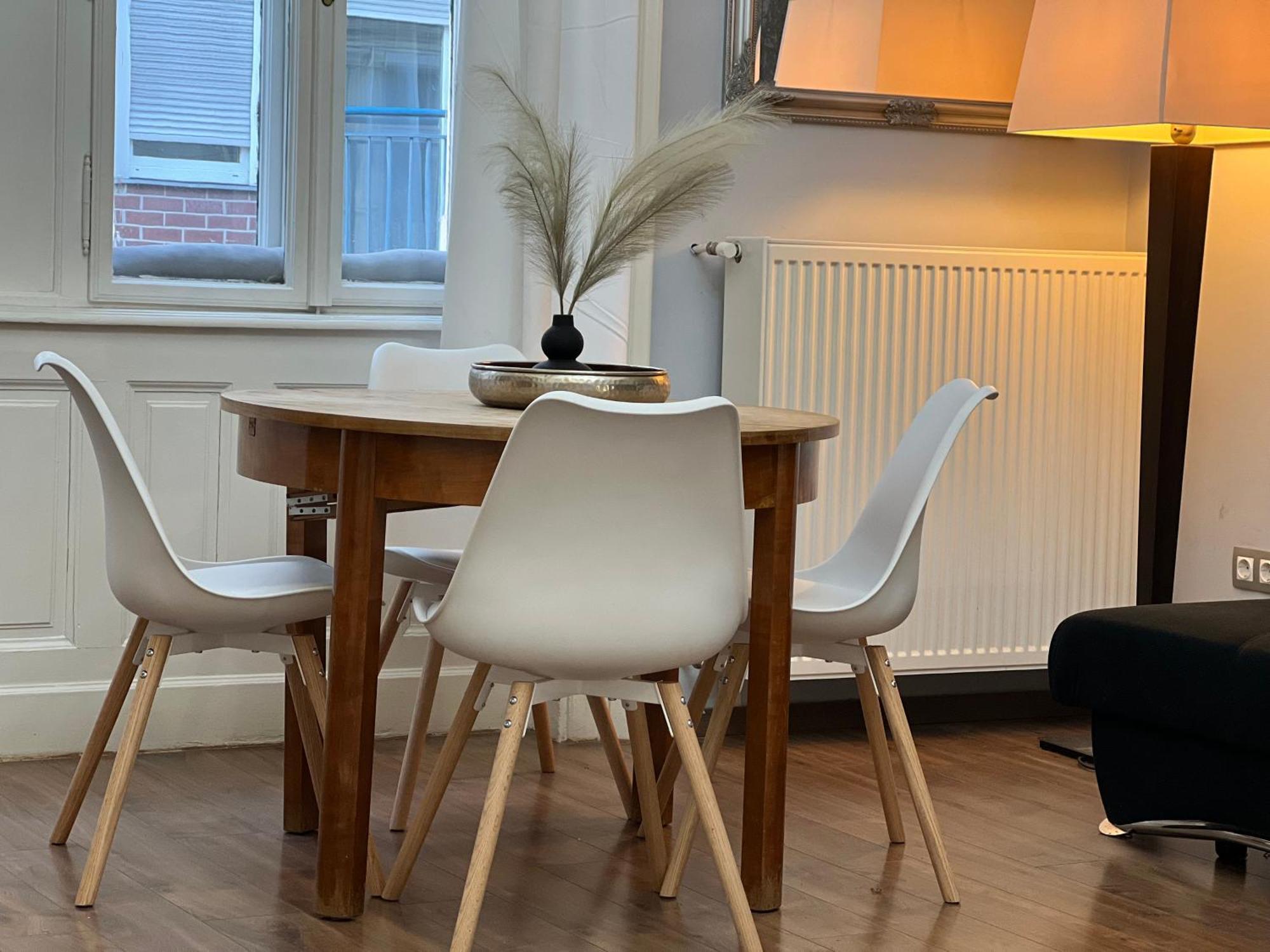 V6 By Small Apartment
